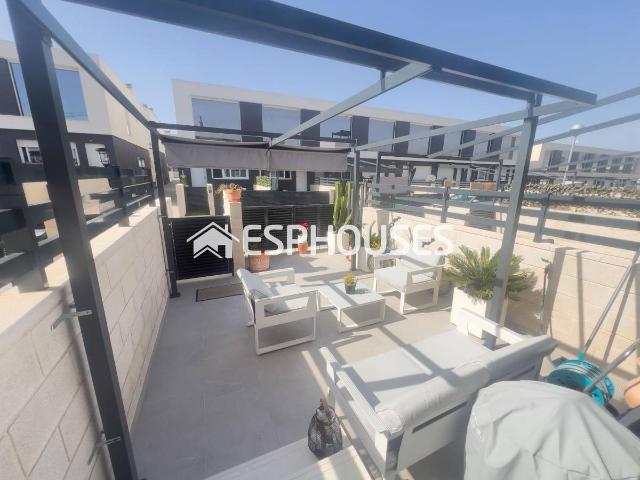 Casa adosada en Venta en Monte y Mar
