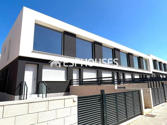 Casa adosada en Venta en Monte y Mar