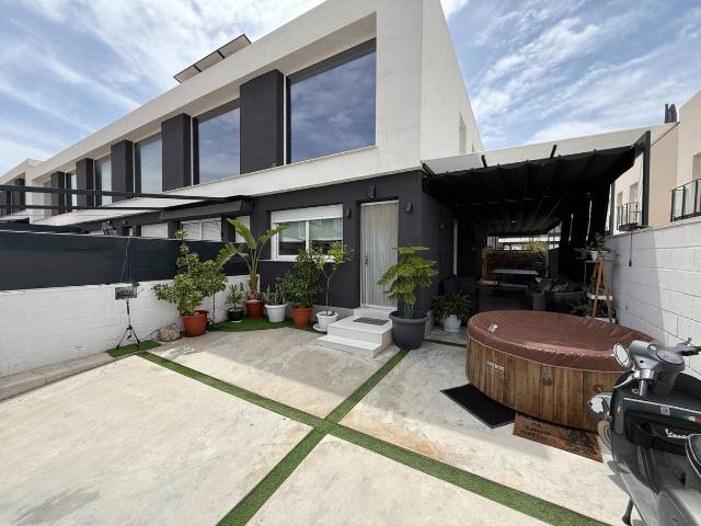 Casa adosada en Venta en Monte y Mar