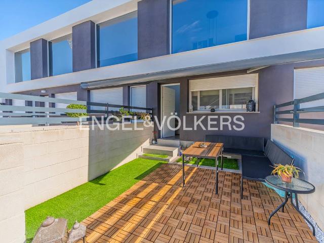 Casa adosada en Venta en Monte y Mar