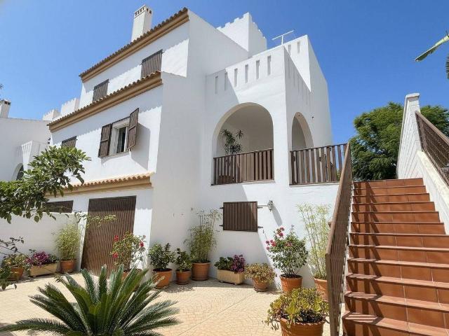 Casa adosada en Venta en Monteolivete Camino Sevilla