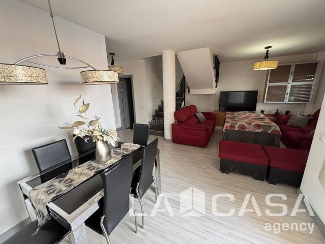Casa adosada en venta en Montequinto, Avenida de Europa. Casas adosadas.