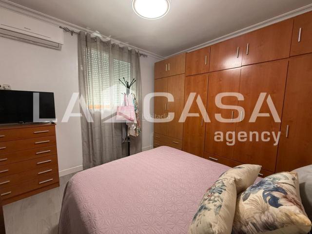 Casa adosada en venta en Montequinto, Avenida de Europa. Adosado con patio, solárium y piscina comunitaria en Montequinto, listo para entrar a vivir. Casas adosadas.