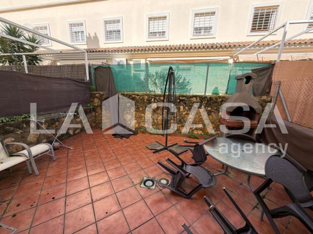 Casa adosada en venta en Montequinto, Olivar de Quintos. Casa o chalet independiente en venta en Olivar de Quintos. Casas adosadas.
