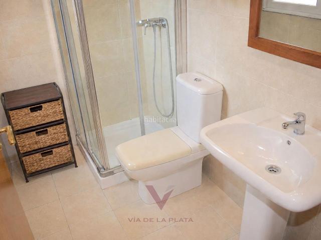 Casa adosada en venta en Monterrubio de Armuña. Chalet adosado en venta con jardín, piscina y garaje para dos coches Vía de la Plata Inmobiliaria. Casas adosadas Monterrubio de.