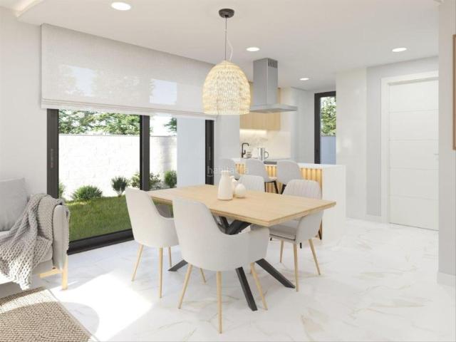 Casa adosada en venta en Montesinos Los. Esta es una oportunidad de adquirir una villa de obra nueva de planta única con solárium, diseñada para brindarte una experiencia. Casas adosadas Montesinos.