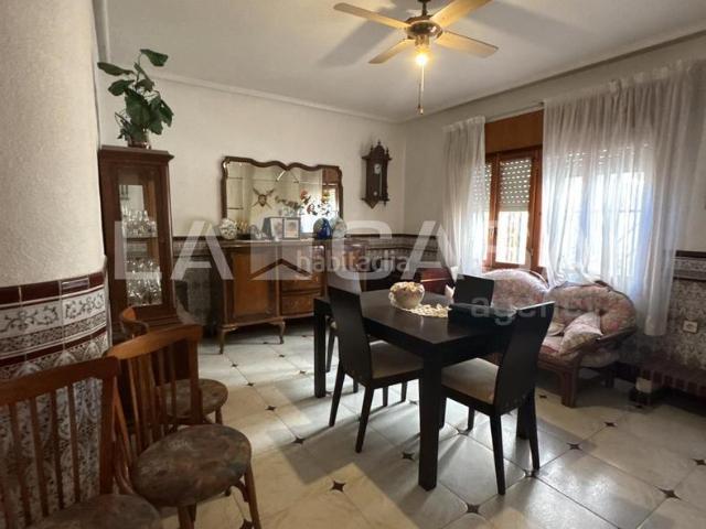 Casa adosada en venta en Montesinos Los. LA CASA AGENCY presentaFantástico chalet en el corazón de Los Montesinos!. Casas adosadas Montesinos.