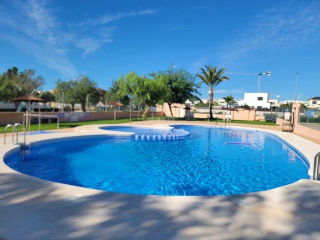 Casa adosada en venta en Montesinos Los. Villa adosada en esquina con gran jardín y solárium en Los Montesinos. Casas adosadas Montesinos.