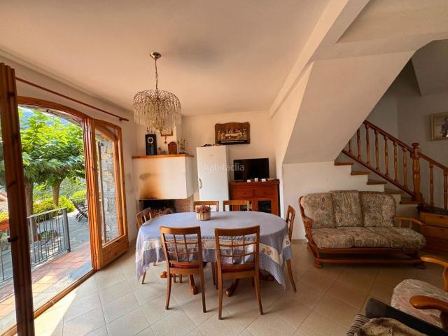 Casa adosada en venta en Montseny. Casa de piedra en el poble del Montseny. Casas adosadas.