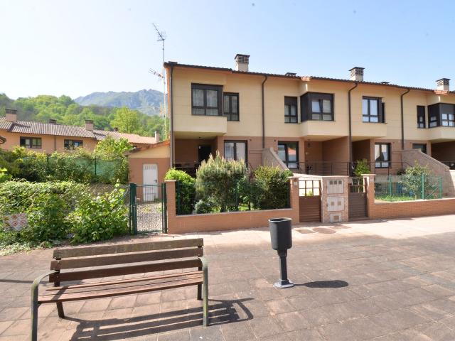 Casa adosada en venta en Morcín. MAEGNÍFICO ADOSADO EN LA ZONA DE MORCÍN. ASTURIAS. Casas adosadas.