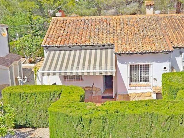 Casa adosada en venta en Moraira, Pinar de Advocat Cometa. Adosado esquinero en Moraira con entrada lateral privada. Casas adosadas.