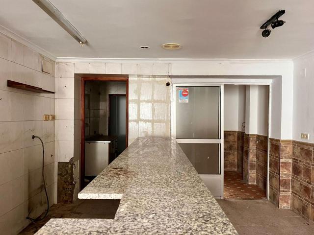 Casa adosada en venta en Morón de la Frontera. Venta de Adosado Local Comercial en Morón de la Frontera, Sevilla. Casas adosadas Morón de la.