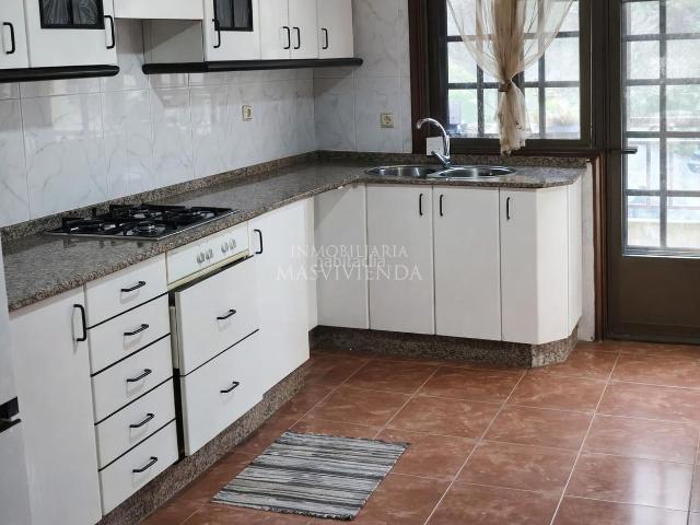 Casa adosada en venta en Mos. Chalet Pareado con Dos Viviendas Independientes en Louredo Mos. Casas adosadas.