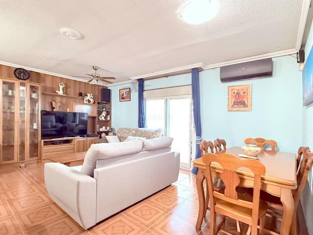Casa adosada en venta en Móstoles, Norte Universidad. Hay casas que al mirarlas imaginas una vida distinta, más cómoda, más bonita, más tuya. Casas adosadas.