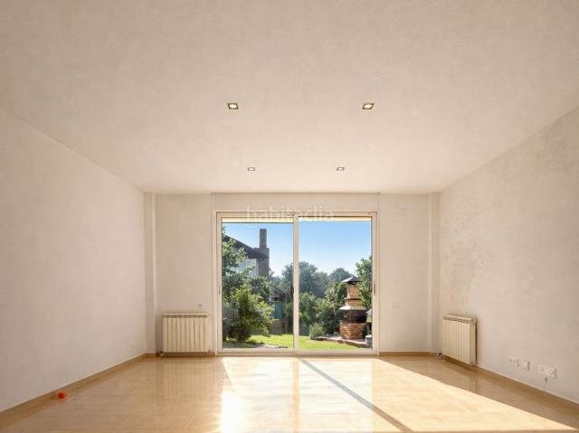 Casa adosada en venta en Matadepera. CASA ADOSADA A UN PASO DEL CENTRO DE MATADEPERA. Casas adosadas.