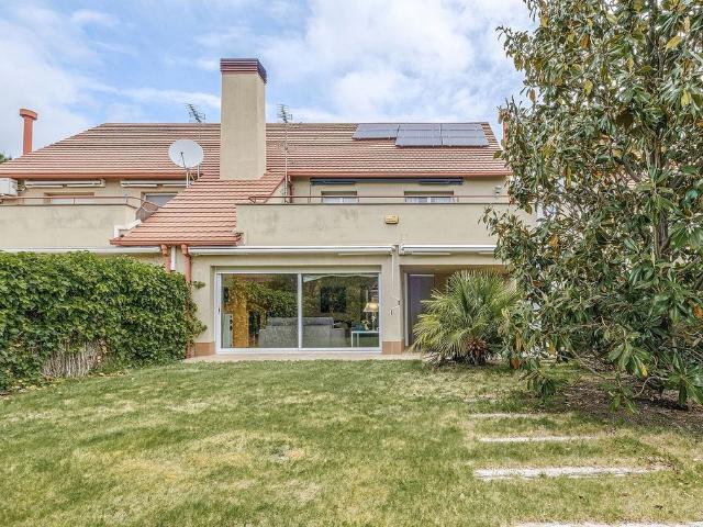 Casa adosada en venta en Matadepera, de 200 m² 3 habitaciones por 790.000