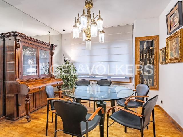 Casa adosada en venta en Matadepera. Gran casa familiar con jardín, terraza y 7 habitaciones en Matadepera. Casas adosadas.