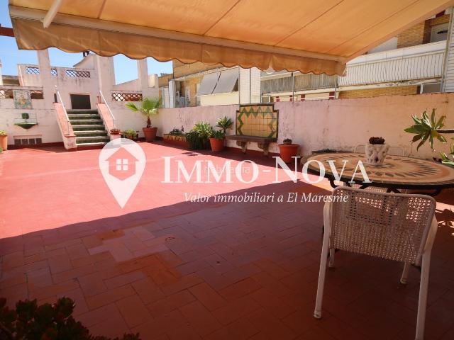 Casa adosada en venta en Mataró, Centre. Elegancia, amplitud y privacidad en una de las mejores zonas de Mataró. Casas adosadas.