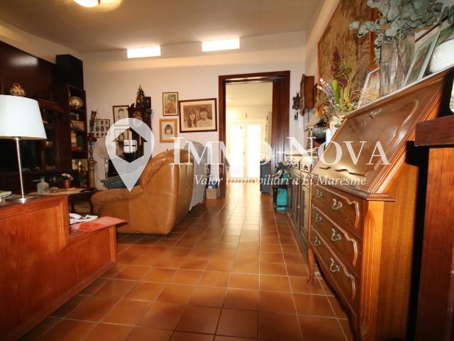 Casa adosada en venta en Mataró, Eixample. Casa de 250 m² con patio y 3 terrazas en pleno Eixample. Casas adosadas.