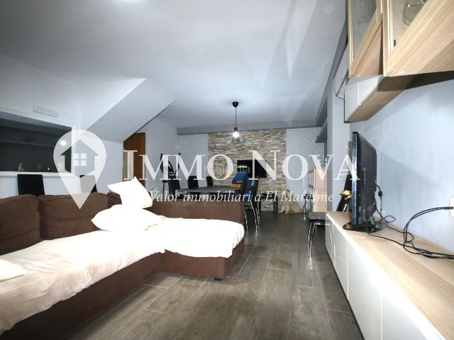 Casa adosada en venta en Mataró, Els Molins. Casa reformada con patio, terrazas y suite en Los Molinos. Casas adosadas.