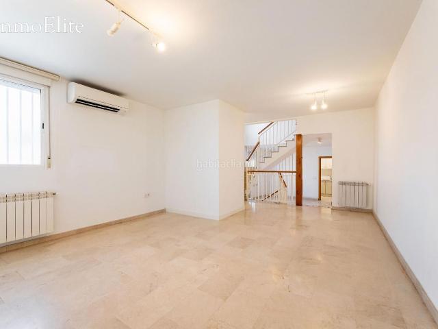 Casa adosada en venta en Madrid, Aravaca. CHALET ADOSADO SIN JARDÍN EN ARAVACA. Casas adosadas.