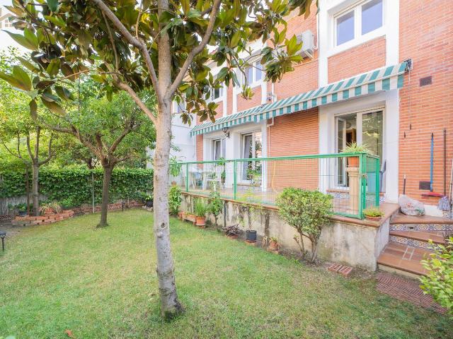 Casa adosada en venta en Madrid, Aravaca. Chalet adosado en venta en Calle Aragonito. Casas adosadas.