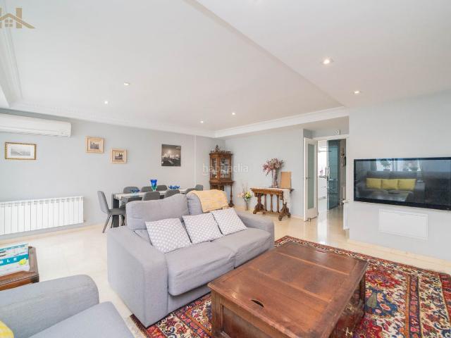 Casa adosada en venta en Madrid, Aravaca. Chalet adosado en venta en Calle Ave del Paraíso. Casas adosadas.