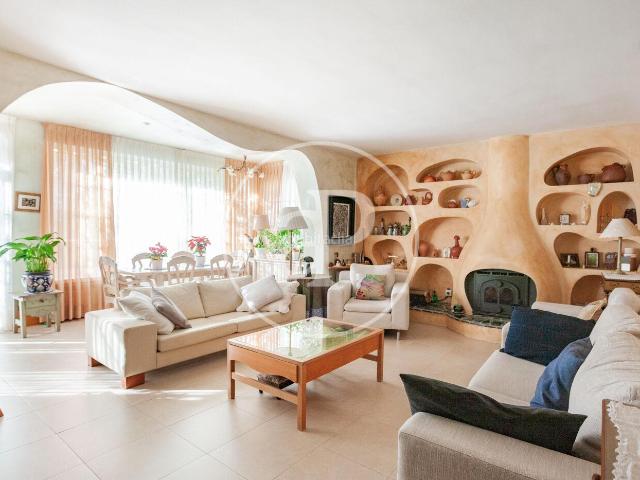 Casa adosada en venta en Madrid, Aravaca. Chalet adosado en venta en Aravaca. Casas adosadas.