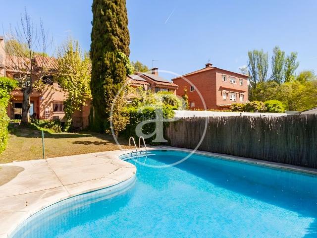 Casa adosada en venta en Madrid, Aravaca. Adosado en venta en Aravaca. Casas adosadas.