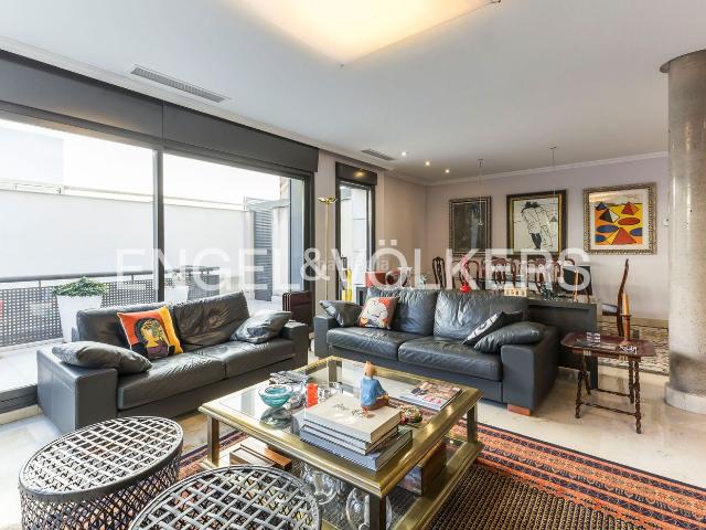 Casa adosada en venta en Madrid, Canillas. Chalet de lujo en Arturo Soria. Casas adosadas.