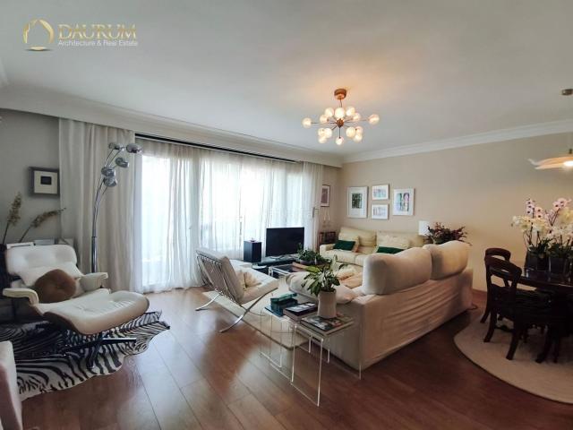 Casa adosada en venta en Madrid, Ciudad Universitaria. INMEJORABLE CHALET ADOSADO DE 5 HABITACIONES EN VALDEZARZA. Casas adosadas.