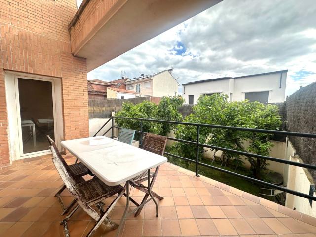 Casa adosada en venta en Madrid, Pinar del Rey. EXCLUSIVO CHALET ADOSADO CON ASCENSOR, JARDÍN PRIVADO Y GRANDES POSIBILIDADES EN HORTALEZA. Casas adosadas.