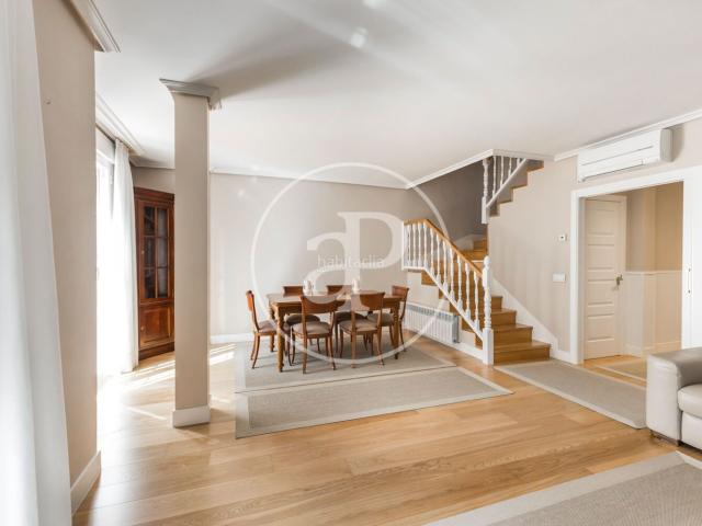 Casa adosada en venta en Madrid, Salvador. Chalet adosado en venta en Quinta de los Molinos. Casas adosadas.