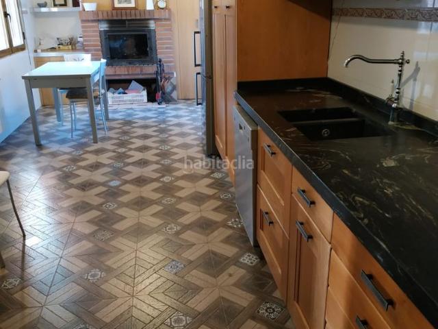 Casa adosada en venta en Madrigueras. 195.000. INMOBILIARIA LA MANCHA VENDE PRECIOSO ADOSADO EN ZONA RESIDENCIAL DE MADRIGUERASALBACETE. Casas adosadas.