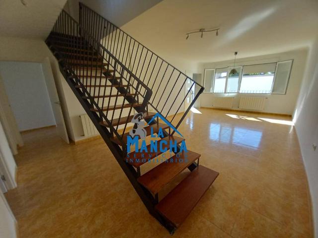 Casa adosada en Venta en Madrigueras