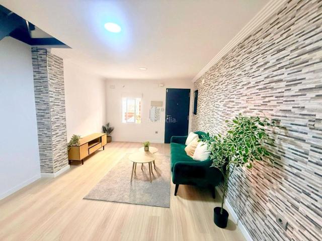 Casa adosada en venta en Málaga, Los Castillejos La Trinidad. Preciosa casa con espectacular terraza solárium. Casas adosadas.