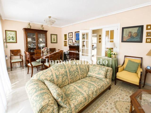 Casa adosada en venta en Málaga, Pedregalejo Morlaco. Venta de chalet adosado en Cerrado de Calderón. Casas adosadas.