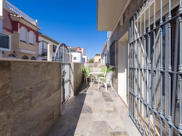 Casa adosada en venta en Málaga, Santa Cristina San Rafael. Venta Chalet Independiente en Cruz del Humilladero. Casas adosadas.