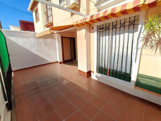 Casa adosada en venta en Málaga, Santa Isabel. Oportunidad Única en Málaga Acogedora Vivienda adosada con Parking en Puerto de la Torre zona CañaveralSanta Isabel. Casas adosadas.