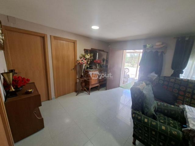 Casa adosada en venta en Malpartida de Plasencia. Finca rústica de 5 hectáreas en Malpartida de Plasencia con vivienda, piscina, porche, almacén, almendros, pozo propio y placas so. Casas adosadas.