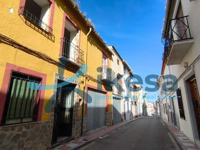 Casa adosada en venta en Mancha Real. Oportunidad de Inversión en Mancha Real Vivienda Unifamiliar para Reformar. Casas adosadas Mancha.