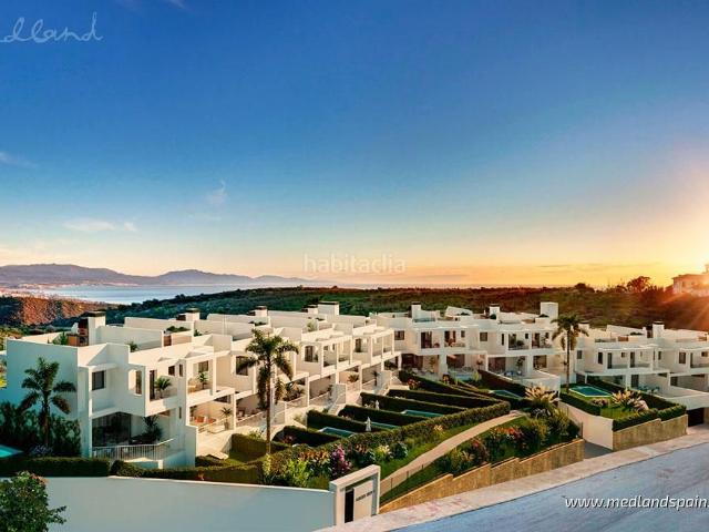 Casa adosada en venta en Manilva, Chullera. Adosado de esquina de 3 dormitorios con jardín privado y vistas al mar en Manilva. Casas adosadas.