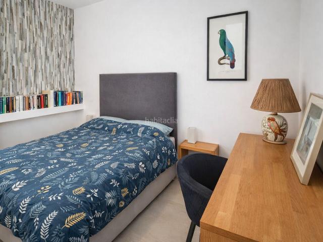 Casa adosada en venta en Manilva, Chullera. Apartamento reformado en primera línea de playa con solárium y espectaculares vistas al mar. Casas adosadas.