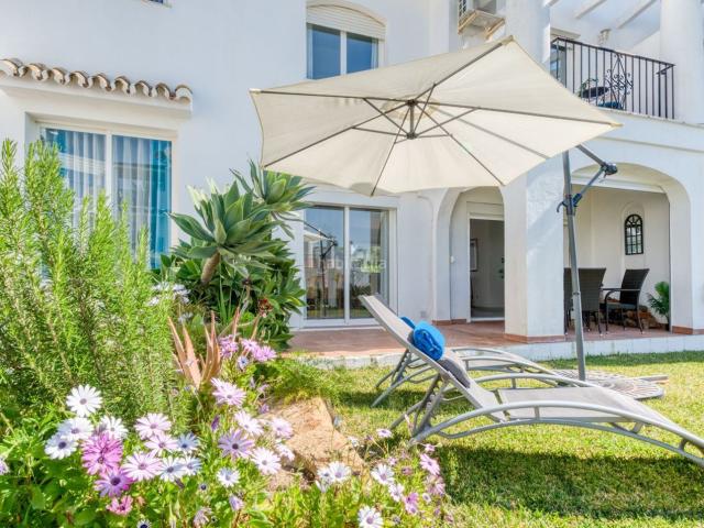 Casa adosada en venta en Manilva, La Duquesa. Casas adosadas.