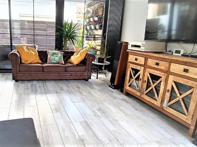 Casa adosada en venta en Manlleu. Casa molt especial amb ascensor al bonic barri de Dalt Vila. Casas adosadas.
