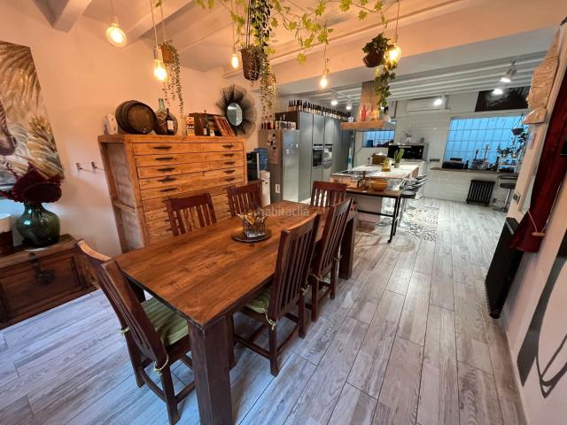 Casa adosada en venta en Manlleu. Casa molt especial al bonic barri de Dalt Vila. Casas adosadas.