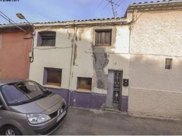 Casa adosada en venta en Manresa, de 236 m² 5 habitaciones por 46.000