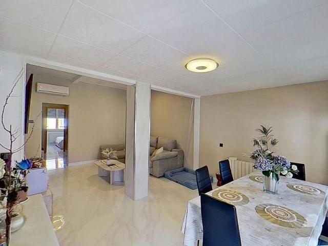Casa adosada en venta en Manresa, de 270 m² 4 habitaciones por 259.000