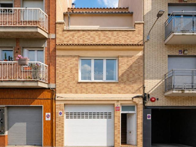 Casa adosada en venta en Manresa, Font dels Capellans Sagrada Familia. Magnífica casa adosada. Casas adosadas.