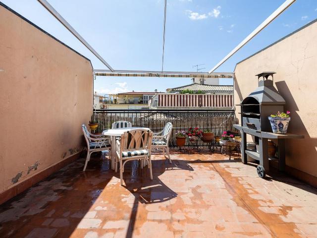 Casa adosada en venta en Maracena. Exclusiva vivienda con gran terraza y múltiples posibilidades frente a Plaza José Zamora en Maracena. Casas adosadas.